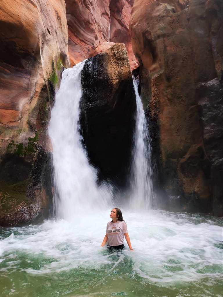El Barranco de Wadi Mujib es una de las actividades más divertidas que hacer en Jordania.